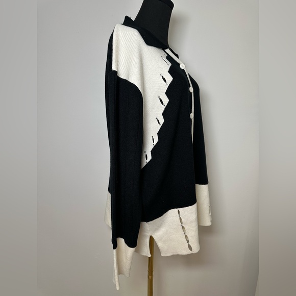 Oversized Women’s Collared Sweater - Picture 4 of 11